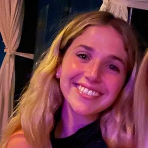 Meet your Posher, Alexia